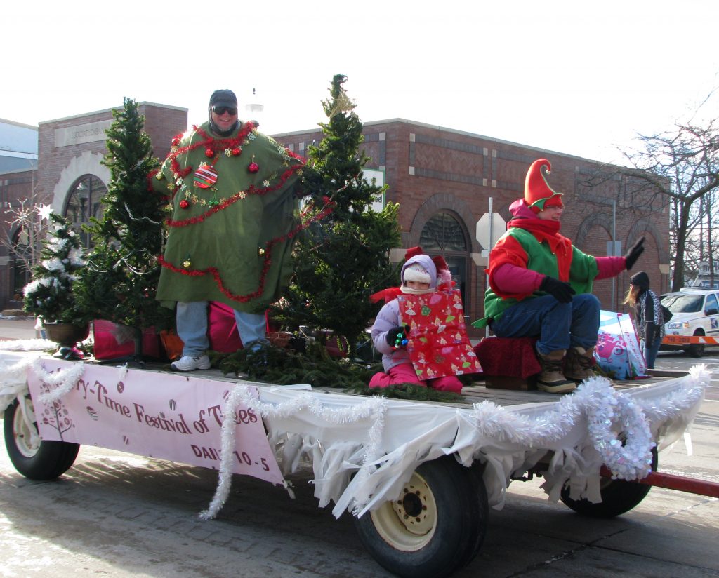 merry-time-festival-of-trees-float-sturgeon-bay